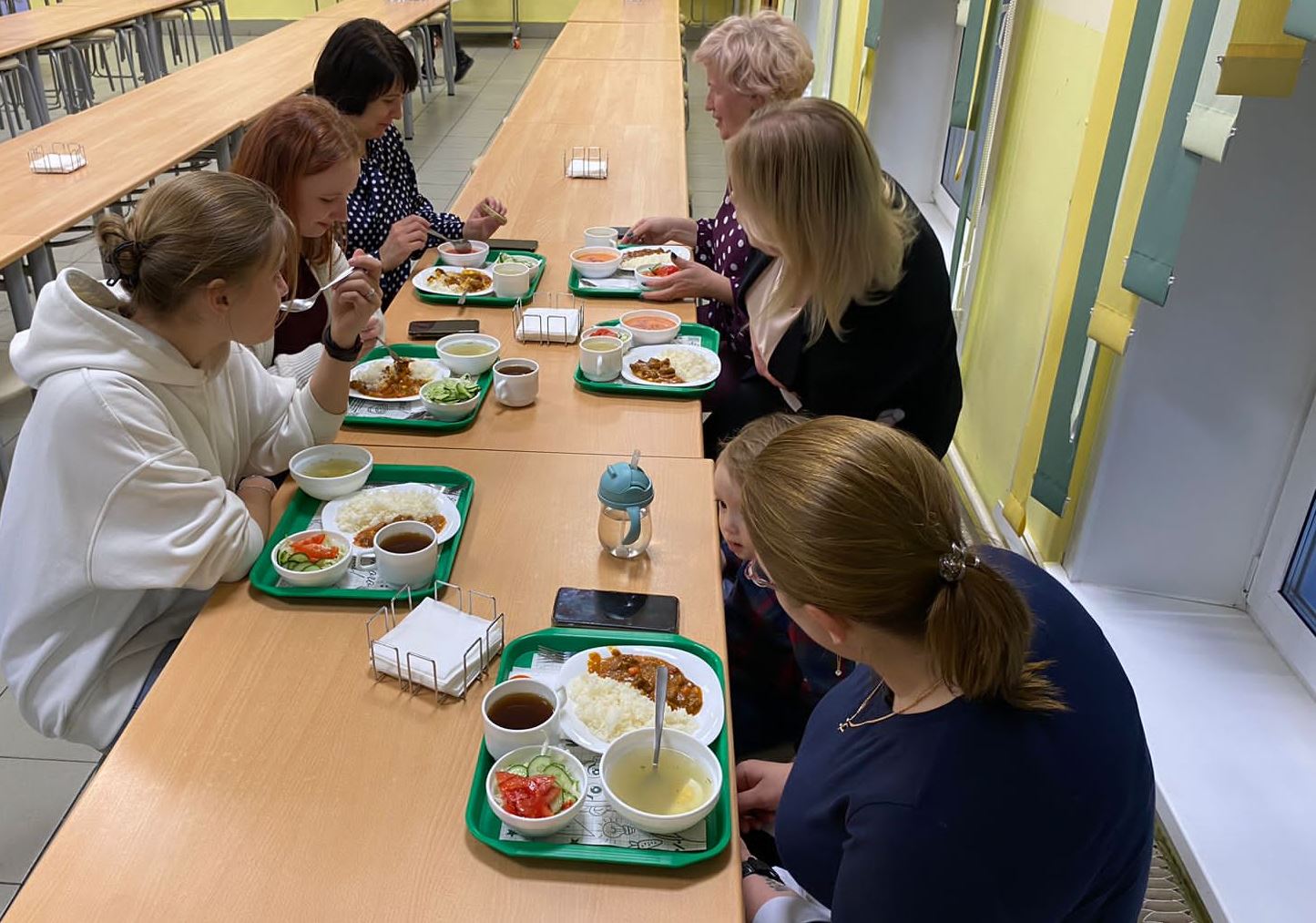 Традиционная встреча-дегустация блюд в школьной столовой прошла в Школе имени Ф.М. Достоевского  фото