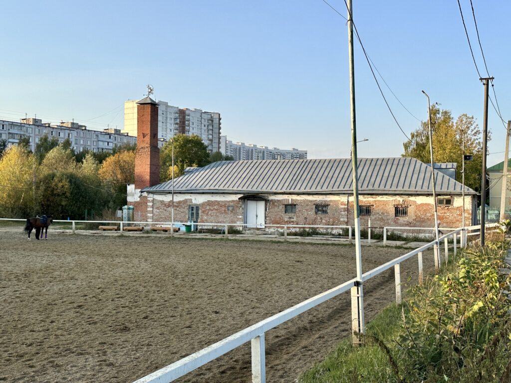 Теплый Стан — Новоясеневская: не самое высокое, не самое узкое, не самое советское  фото