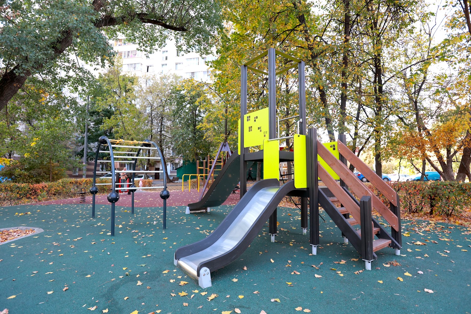 Благоустройство детских площадок провели в Кузьминках