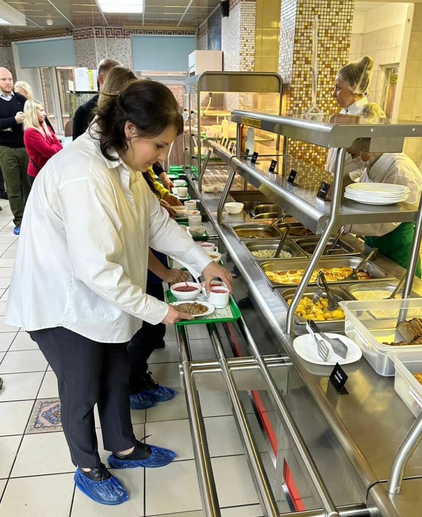 Что нового узнали родители на дегустации школьного питания в ЦАО  фото