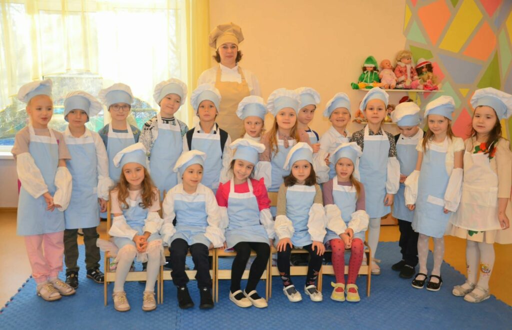В ЗАО провели мастер-класс для дошкольников по приготовлению слоек с грушей  фото
