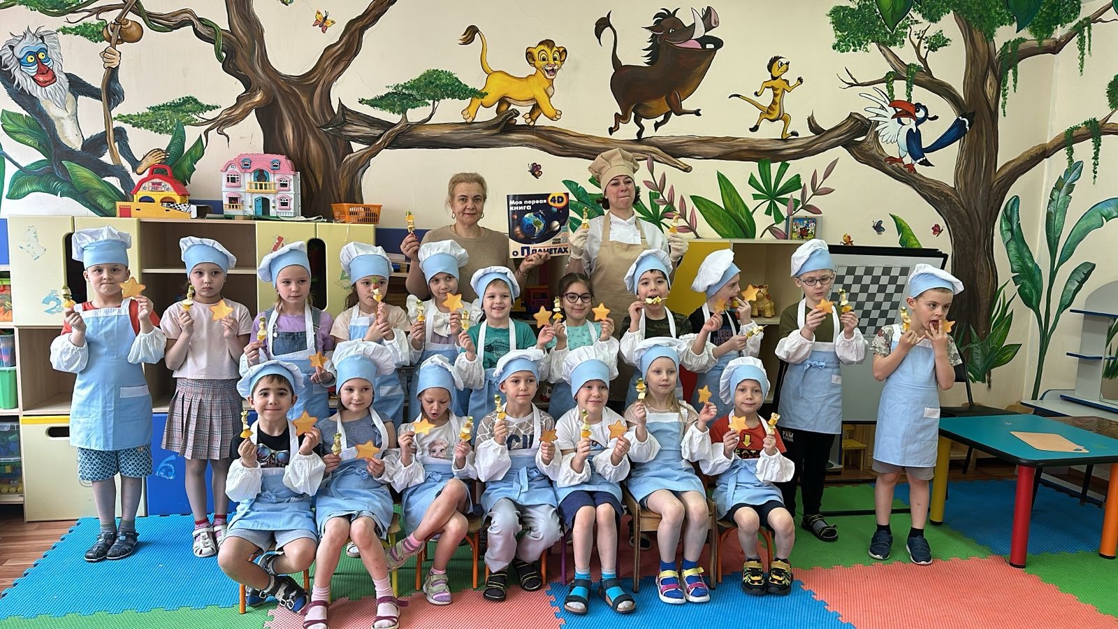 «Космическую ракету» из фруктов приготовили малыши в столичном детском саду  фото