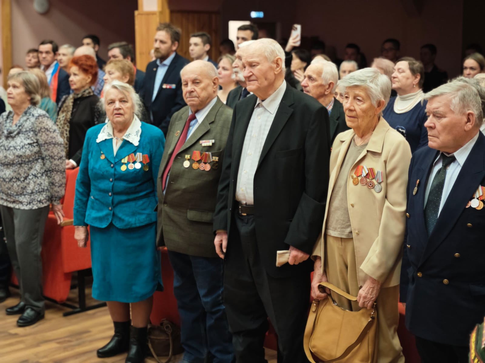 Ветеранам из Митино вручили награды в честь 80-летия Победы  фото