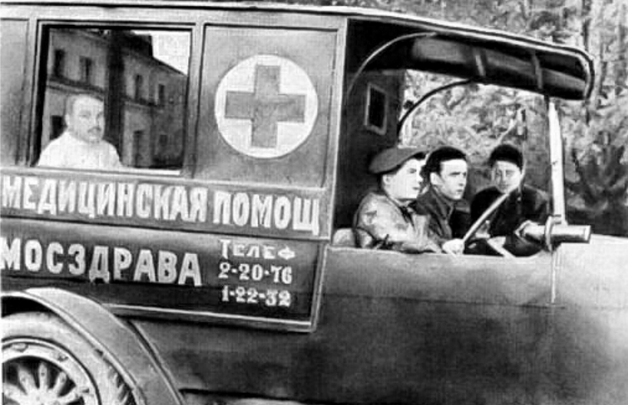 От трех комнат до самой крупной в стране: история московской скорой помощи в советские годы От трех комнат до самой крупной в стране: история московской скорой помощи в советские годы фото