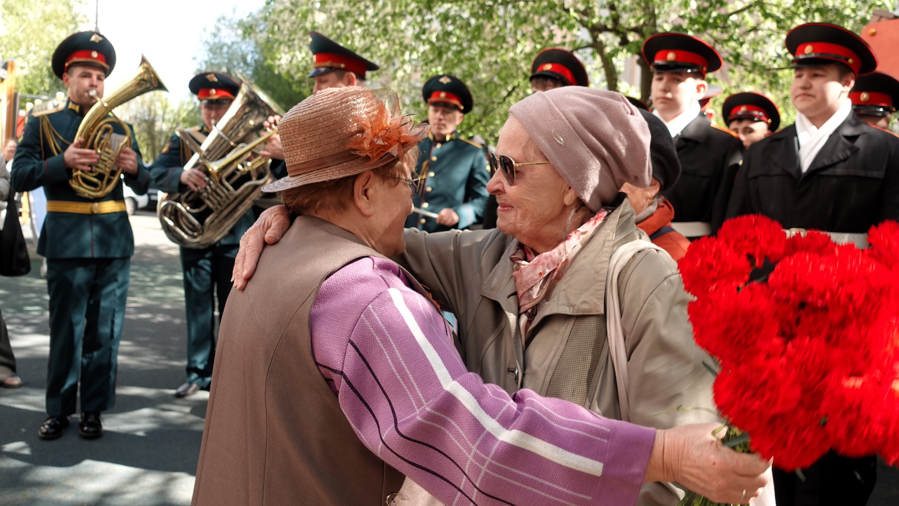 Более 100 ветеранов Великой Отечественной войны получили поздравления с Днем Победы в ЮЗАО  фото