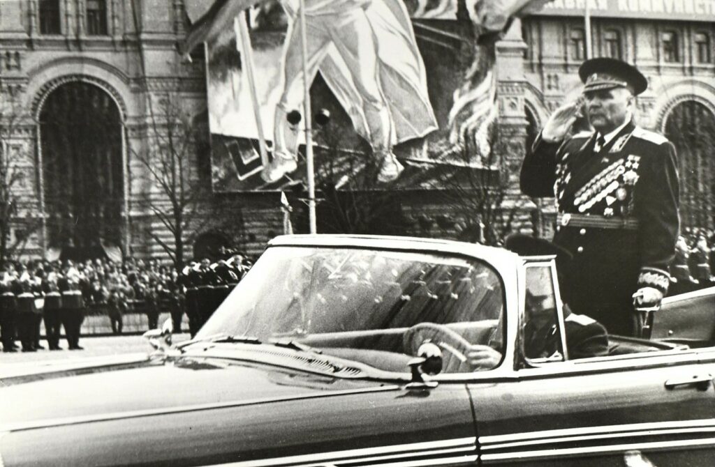 Традиция, которая стала священной: история парадов Победы в Москве от 1945 года до современности Традиция, которая стала священной: история парадов Победы в Москве от 1945 года до современности фото