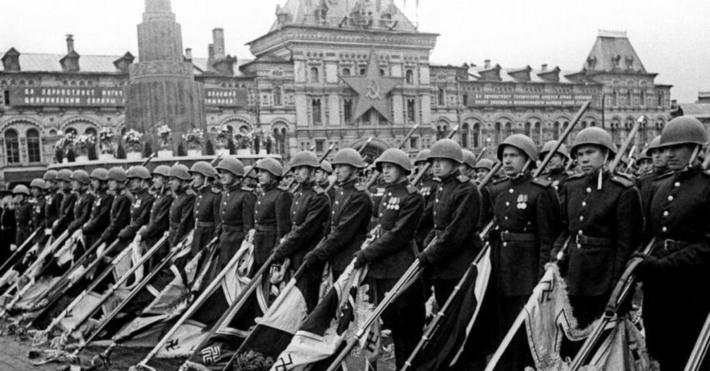 Традиция, которая стала священной: история парадов Победы в Москве от 1945 года до современности Традиция, которая стала священной: история парадов Победы в Москве от 1945 года до современности фото
