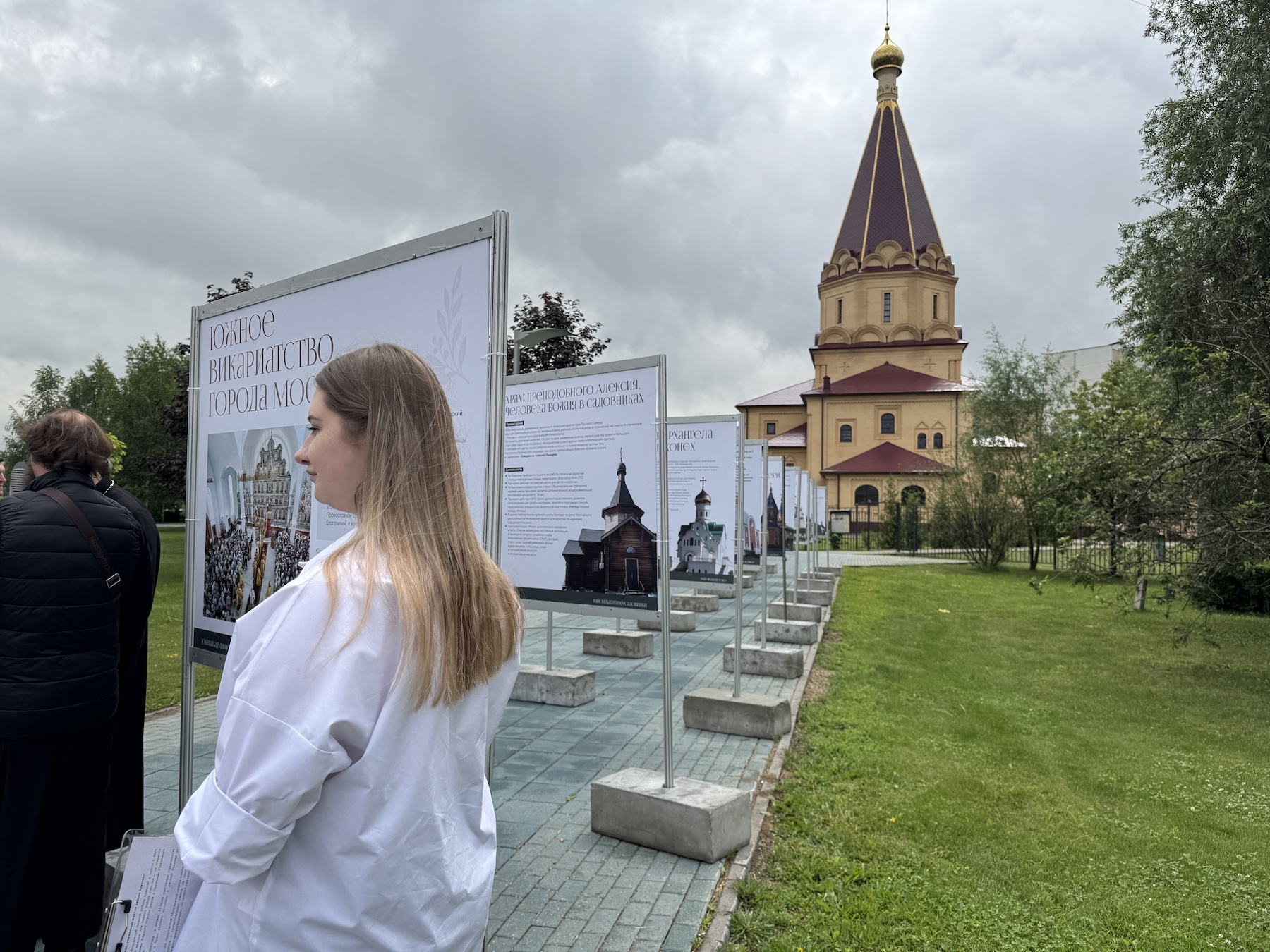 Выставка об истории храмов Южного округа открылась в Братеево  фото