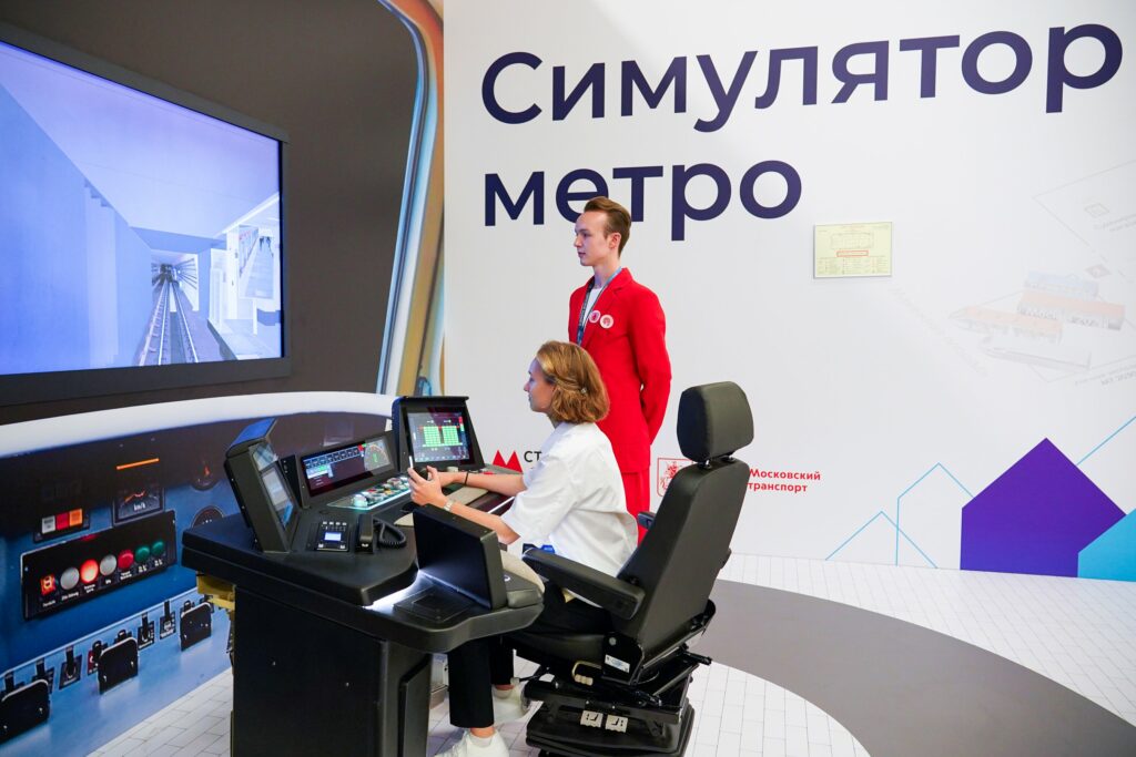 Гость из будущего: москвичей приглашают на грандиозный фестиваль Гость из будущего: москвичей приглашают на грандиозный фестиваль фото
