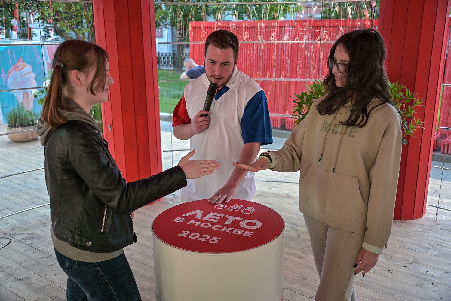 Чемпионат «Камень, ножницы, бумага» в Москве подводит летние итоги и готовится к финалу на День города Чемпионат «Камень, ножницы, бумага» в Москве подводит летние итоги и готовится к финалу на День города фото