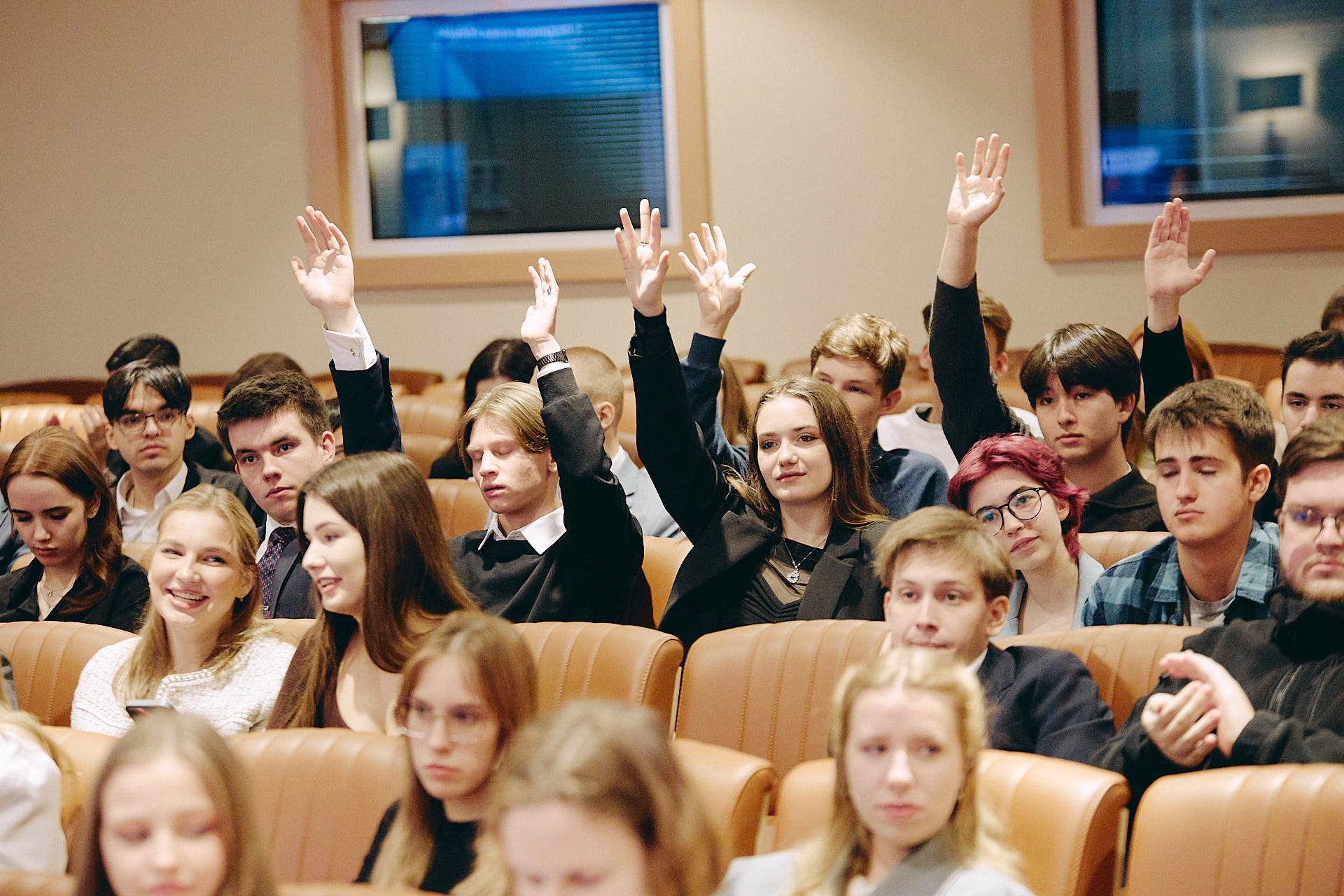 Студенческие парламентские клубы провели открытый диалог с Вадимом Ковалевым Студенческие парламентские клубы провели открытый диалог с Вадимом Ковалевым  фото