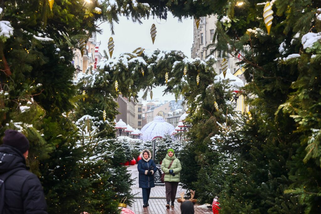 Бережная красота: столичные новогодние площадки украсят переосмысленные объекты прошлых лет  фото