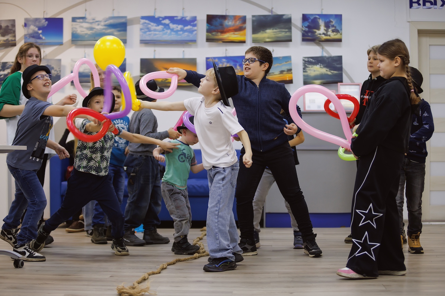 На западе Москвы для детей участников СВО провели мероприятие ко Дню народного единства  фото