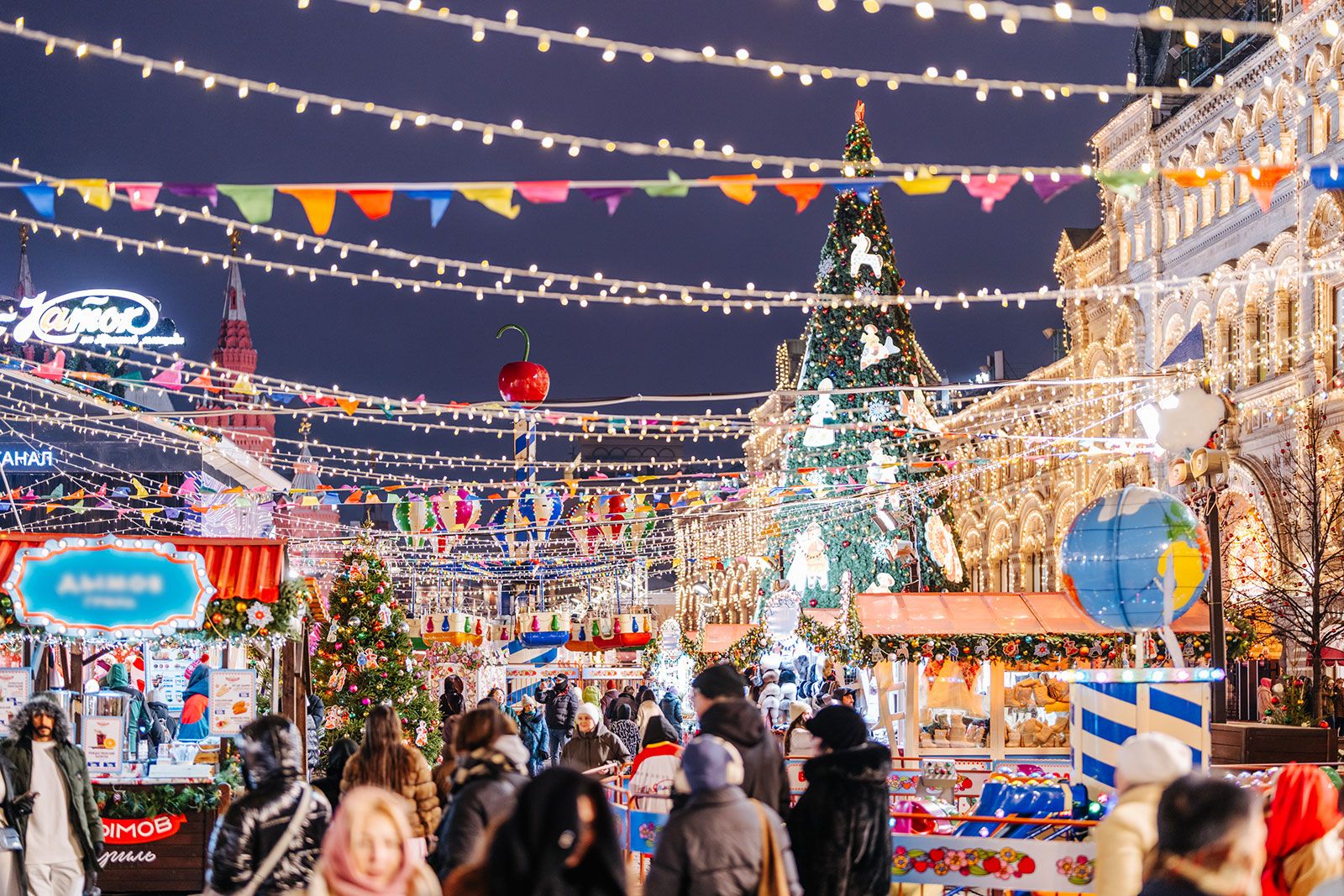 Гуляем по Москве: куда сходить на новогодних?  фото