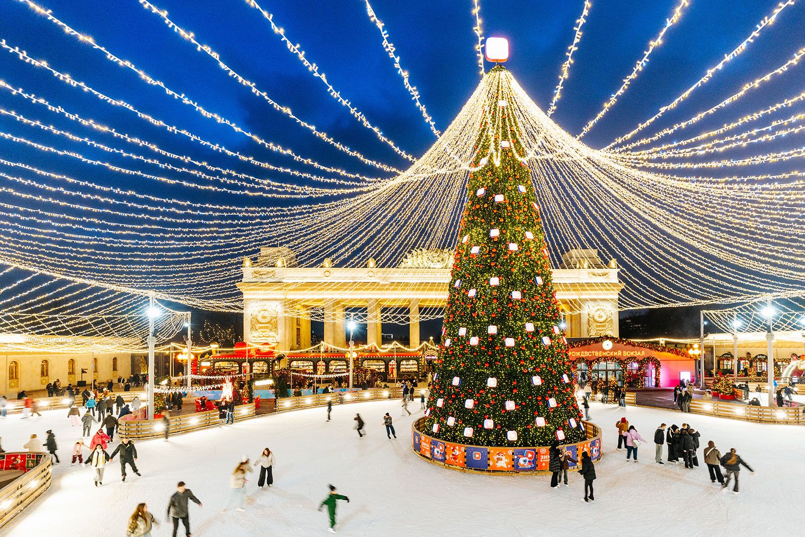 Гуляем по Москве: куда сходить на новогодних?  фото