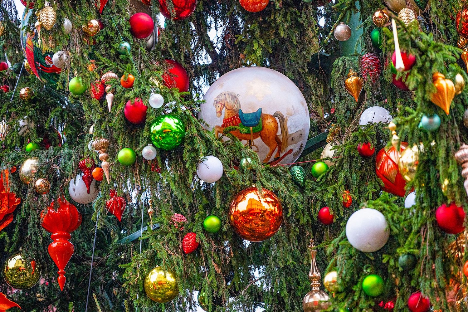 Ватные игрушки, старый вокзал и ретроавто: как оформили центр в рамках «Зимы в Москве»  фото