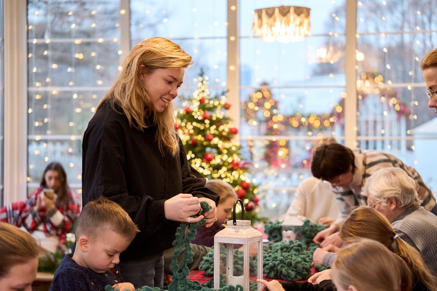 Сотни культурных площадок Москвы подготовили новогоднюю программу  фото