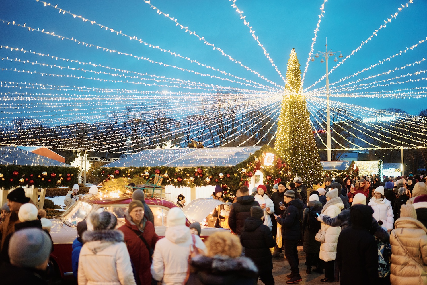 Сотни культурных площадок Москвы подготовили новогоднюю программу  фото