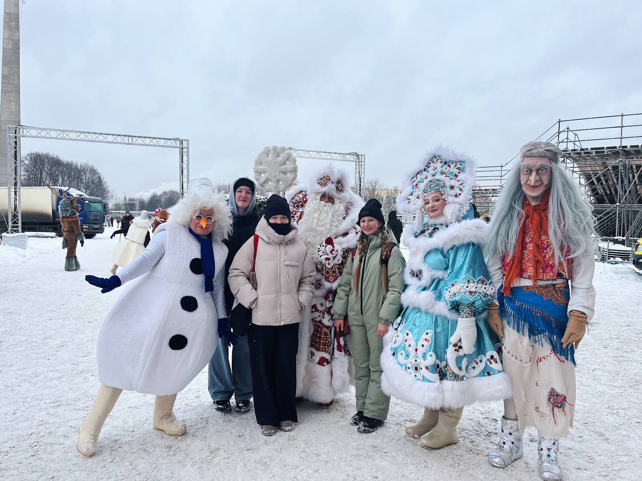 Дед Мороз и Снегурочка устроят уличные представления в Щербинке  фото