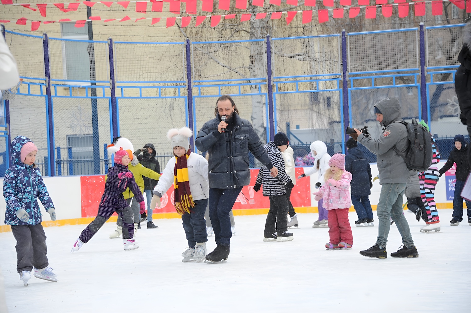 В Новослободском парке откроют каток с праздничной программой и мастер-классом Ильи Авербуха  фото