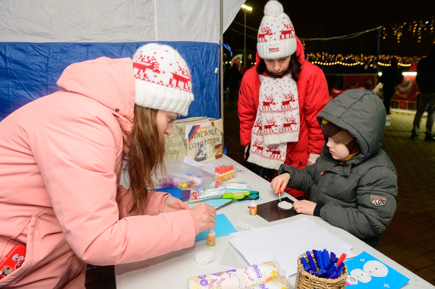 Жители ТиНАО активно помогают детям Донбасса, Новороссии и приграничья  фото