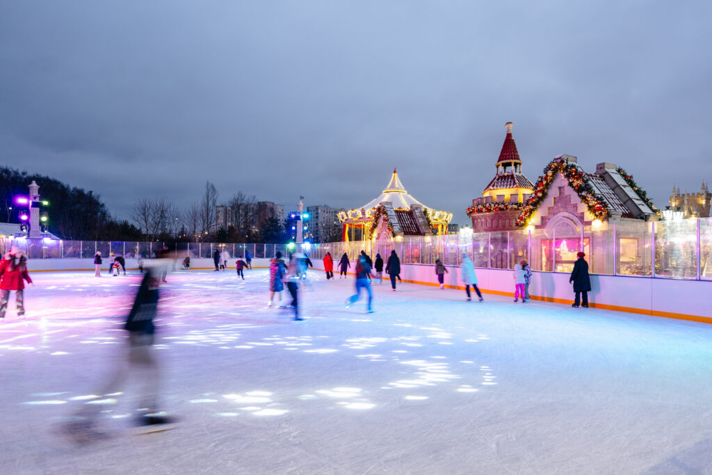 &laquo;Просто люби&raquo; в центре Москвы: звезды фигурного катания встречают весну искренностью и магией танца на льду  фото