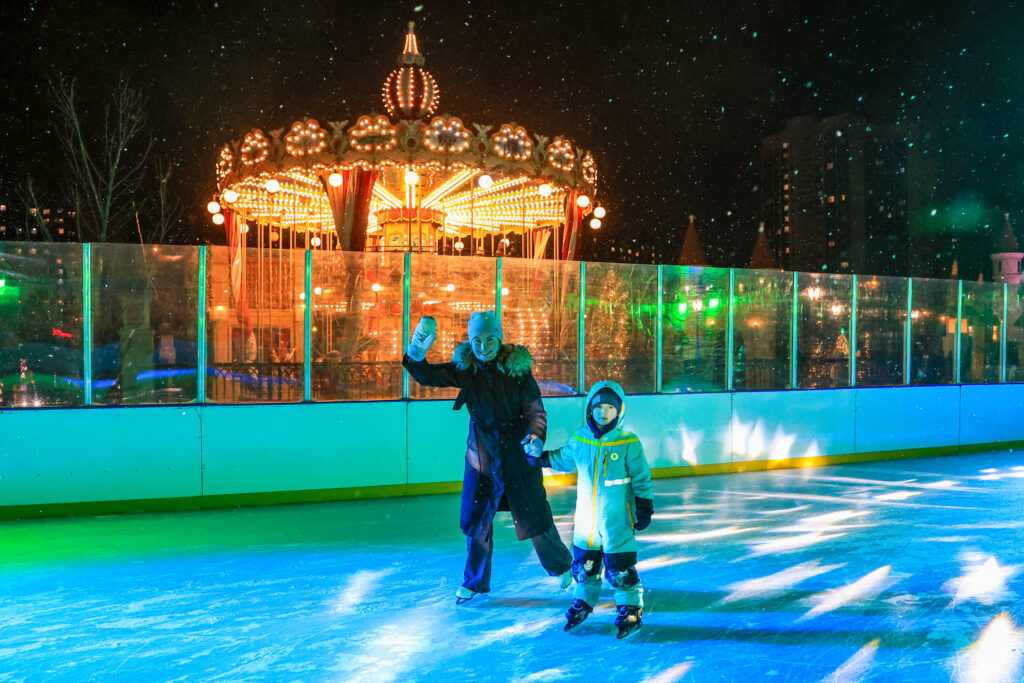 &laquo;Просто люби&raquo; в центре Москвы: звезды фигурного катания встречают весну искренностью и магией танца на льду  фото