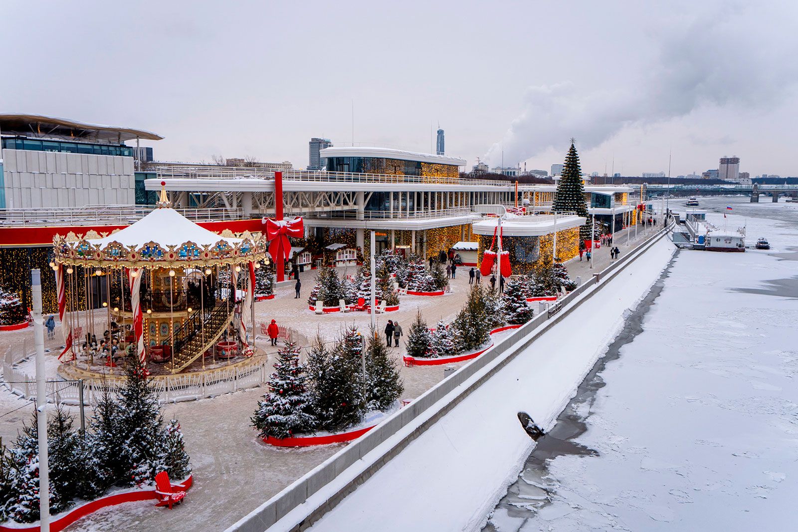 Собянин: Царская набережная вошла в топ самых востребованных мест столицы  фото