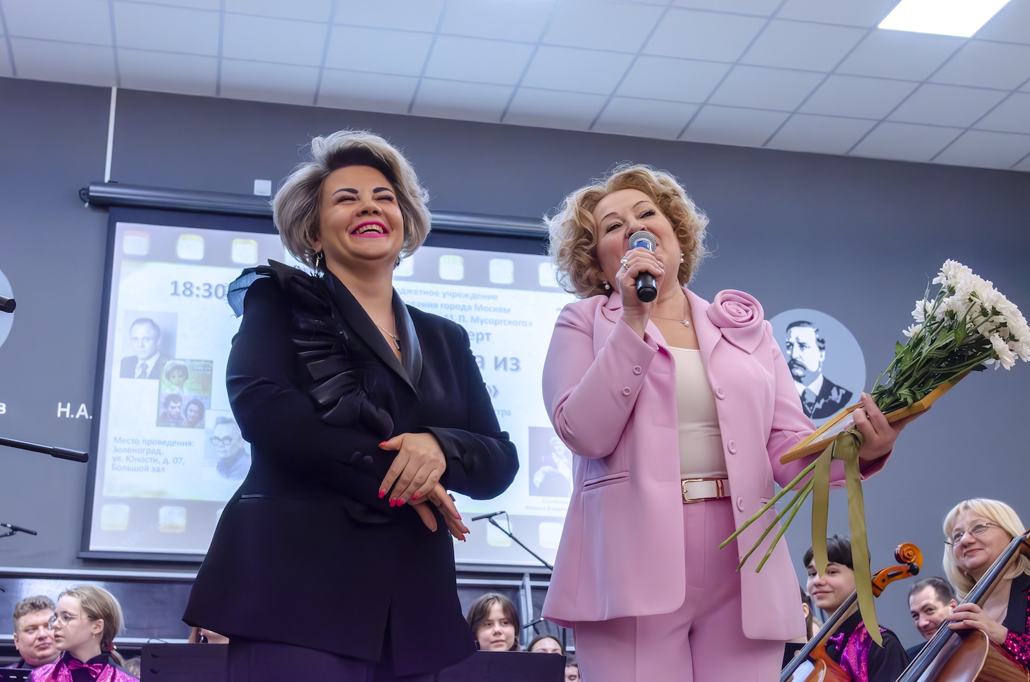 Педагоги и ученики школы Мусоргского исполнили музыку из известных кинолент  фото