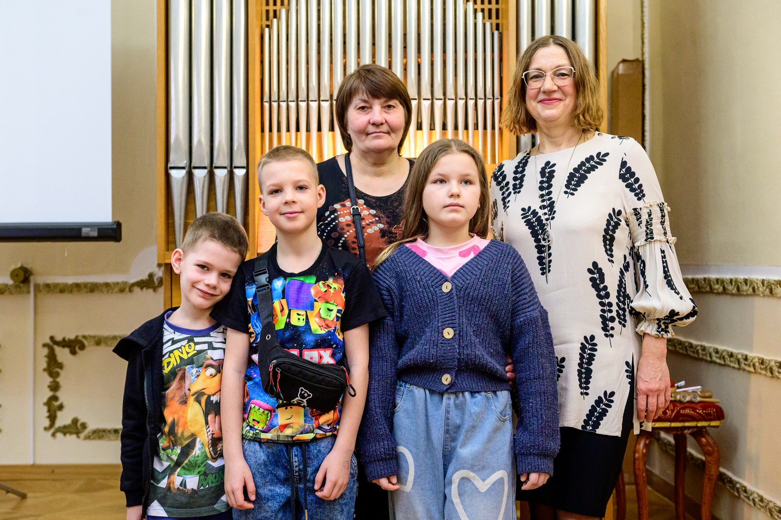 По инициативе депутата Госдумы Дмитрия Саблина провели историческую экскурсию для детей участников СВО  фото