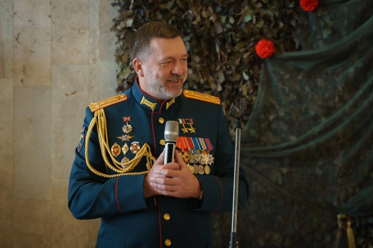 По инициативе депутата Госдумы Дмитрия Саблина провели историческую экскурсию для детей участников СВО  фото