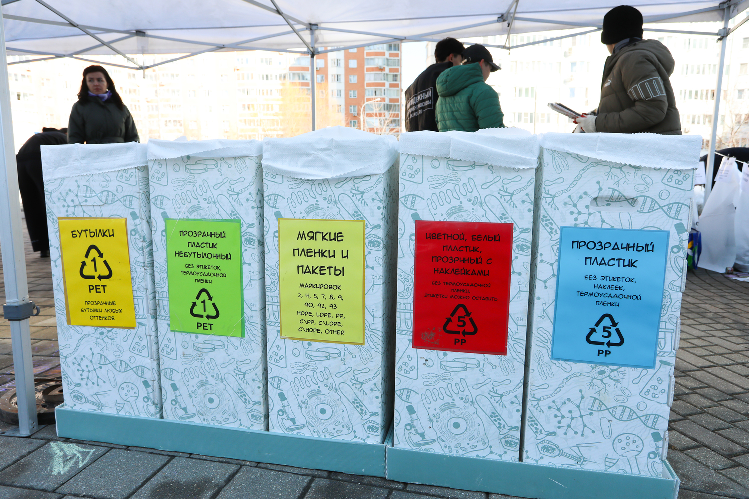 Участник СВО Эдуард Шонов организовал сбор гуманитарной помощи на площадке «ЭкоСубботы» Участник СВО Эдуард Шонов организовал сбор гуманитарной помощи на площадке «ЭкоСубботы» фото