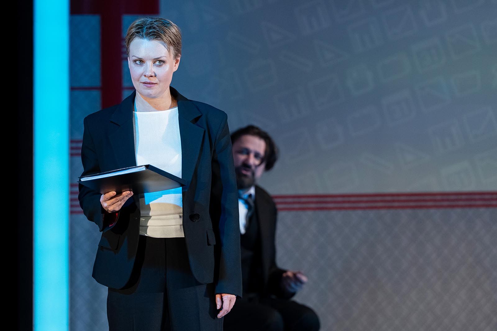 В &laquo;Мосфото&raquo; разместили кадры спектакля &laquo;Метод Гренхольма&raquo; Театра сатиры  фото