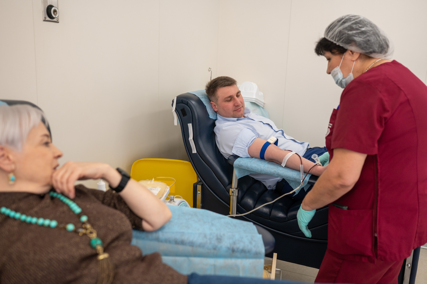 В дне донора в Филатовской больнице № 15 приняли участие 50 москвичей, включая участников СВО  фото