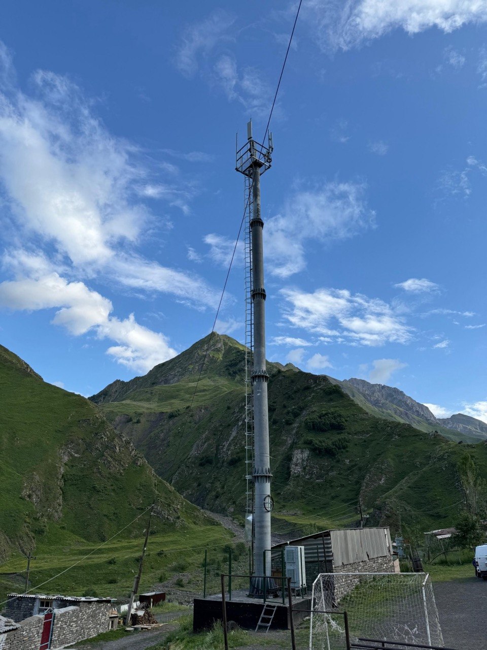 Мобильную связь малым поселениям страны теперь обеспечивают российские станции  фото