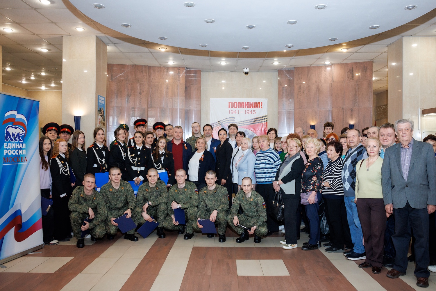 Евгений Андриенко вместе с активистами Центра развития написал &laquo;Диктант Победы&raquo;  фото