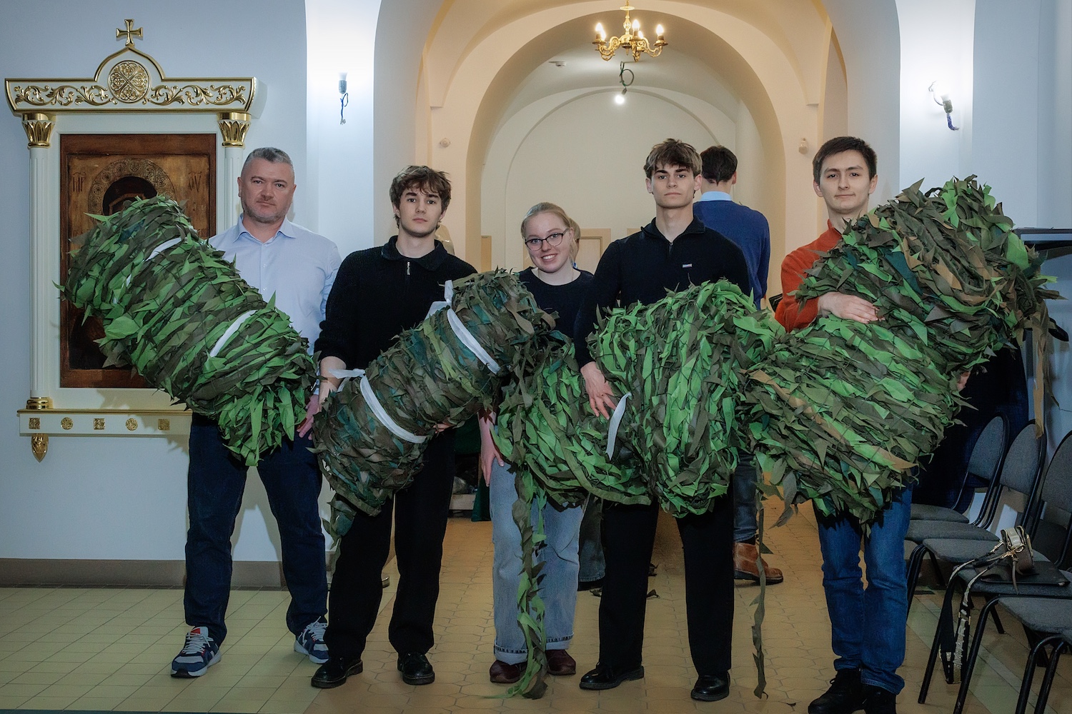 Директор Центра развития Евгений Андриенко и участники волонтерского движения &laquo;Под защитой&raquo; договорились о сотрудничестве  фото