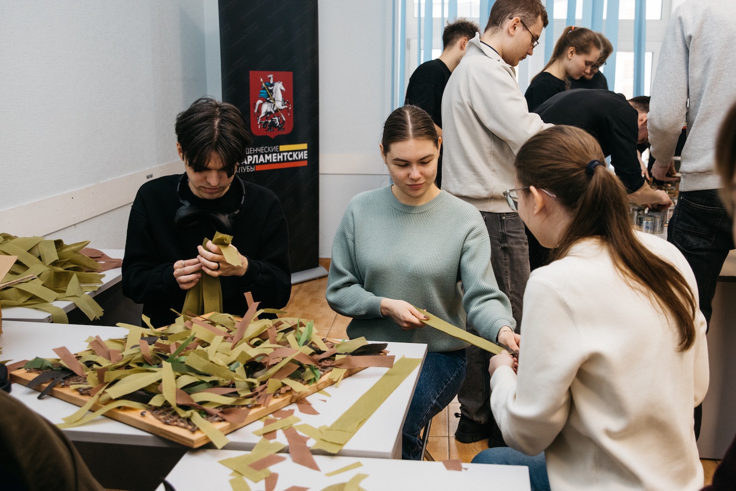 Гуманитарная помощь СПК: ветераны СВО вместе со студентами изготовили свечи и сухой душ для бойцов Гуманитарная помощь СПК: ветераны СВО вместе со студентами изготовили свечи и сухой душ для бойцов фото