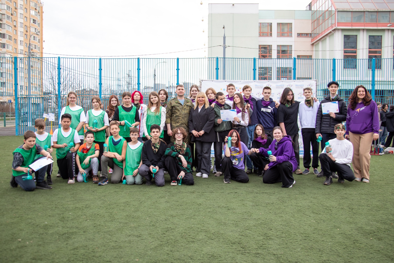 Ветеран СВО Эдуард Шонов оценил подготовку юных патриотов на игре &laquo;Зарница 2.0&raquo; в школе № 2036  фото