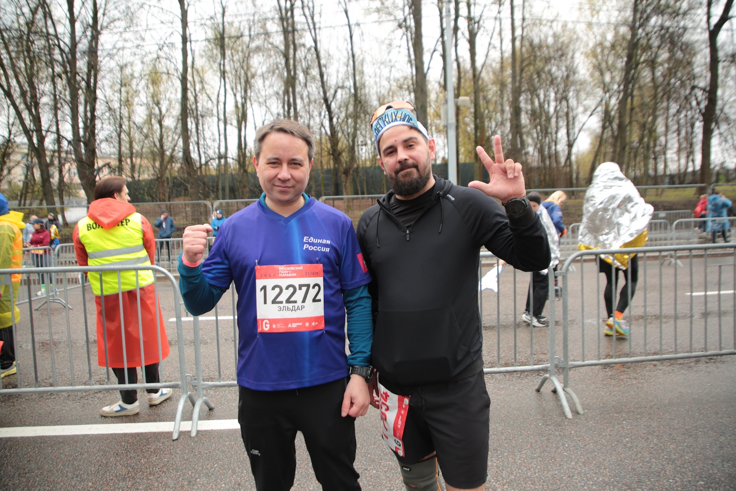 Участник СВО Эльдар Шарипов пробежал Московский полумарафон  фото