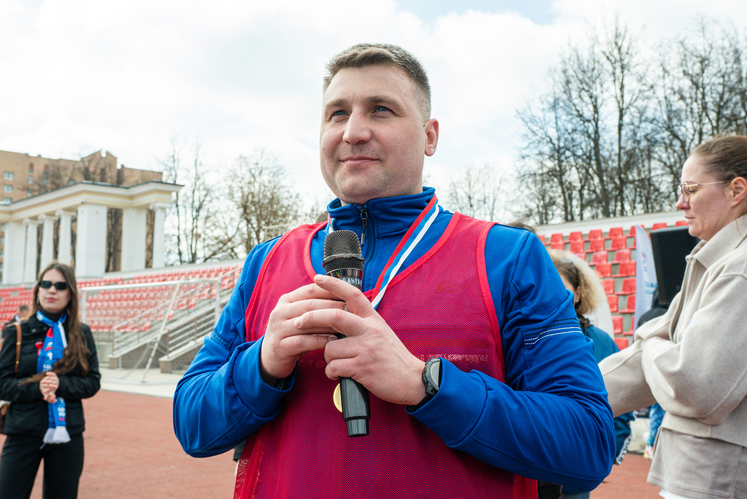 Ветеран боевых действий Эдуард Шонов напутствовал юных футболистов перед стартом турнира &laquo;Футбольная весна&raquo; в Косино-Ухтомском  фото