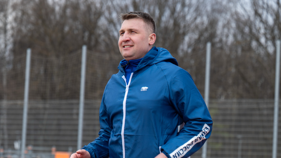 Эдуард Шонов напутствовал юных яхтсменов перед стартом парусной регаты на Белом озере  фото