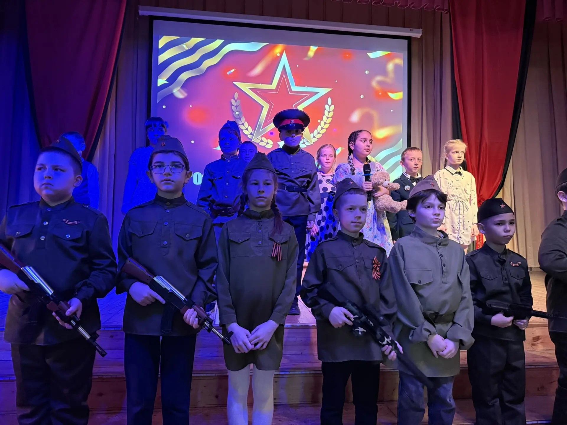 Гала-концерт &laquo;О героях былых времен&raquo; прошел в Некрасовке  фото