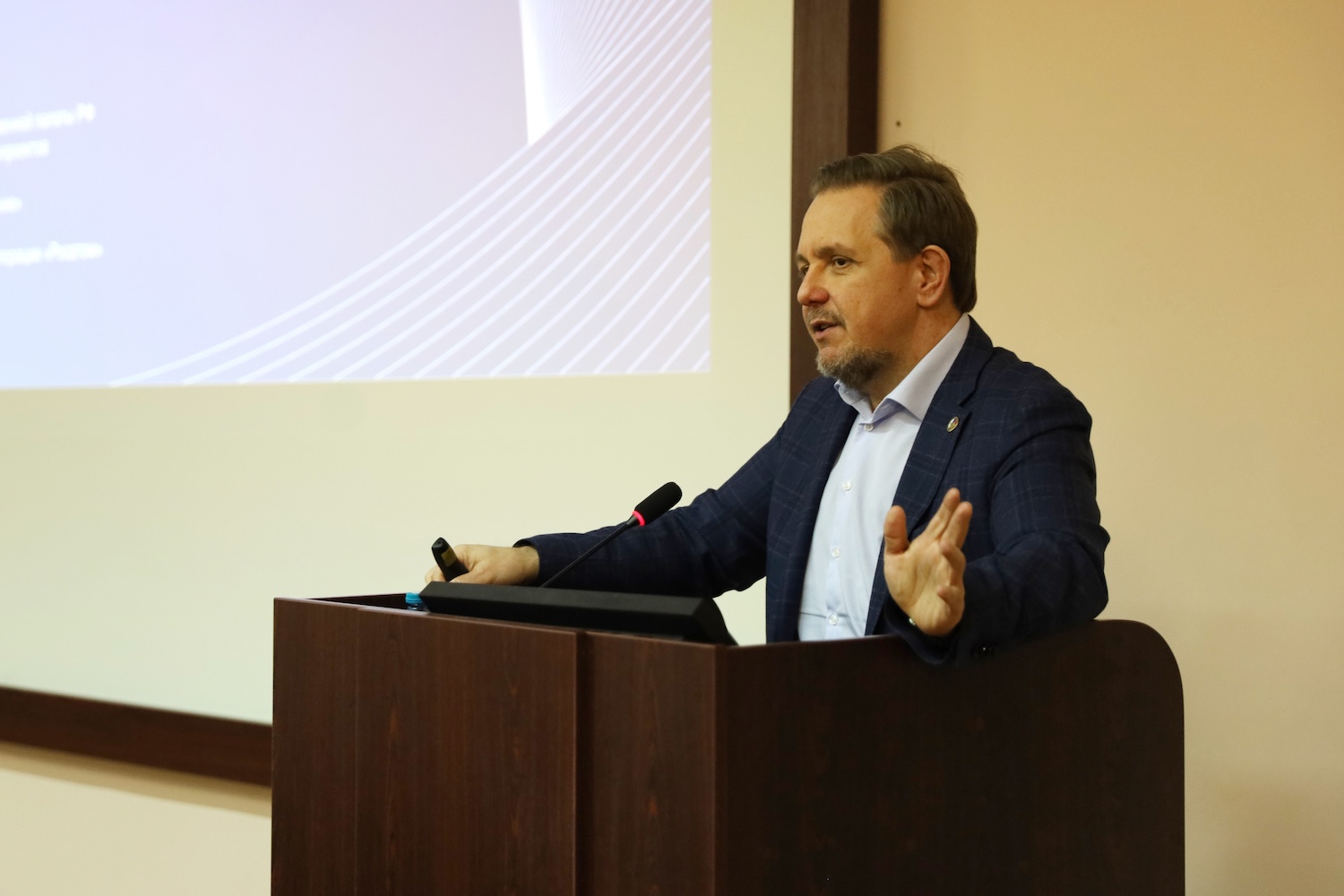 Член Общественной палаты РФ Александр Асафов обсудил со студентами Росбиотеха продовольственную безопасность и будущее науки  фото