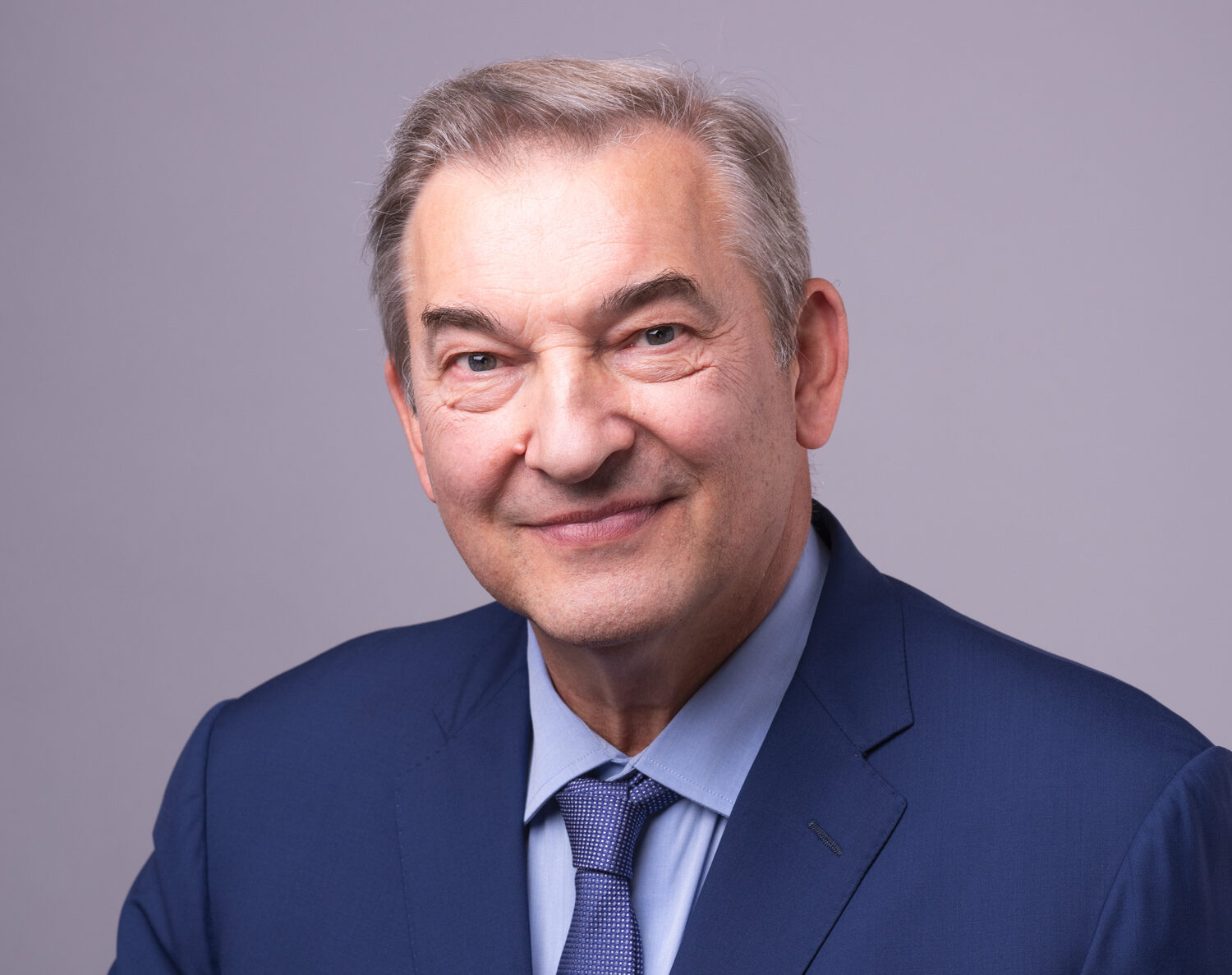 Участников хоккейного турнира в ВАО напутствовал трехкратный олимпийский чемпион Владислав Третьяк  фото