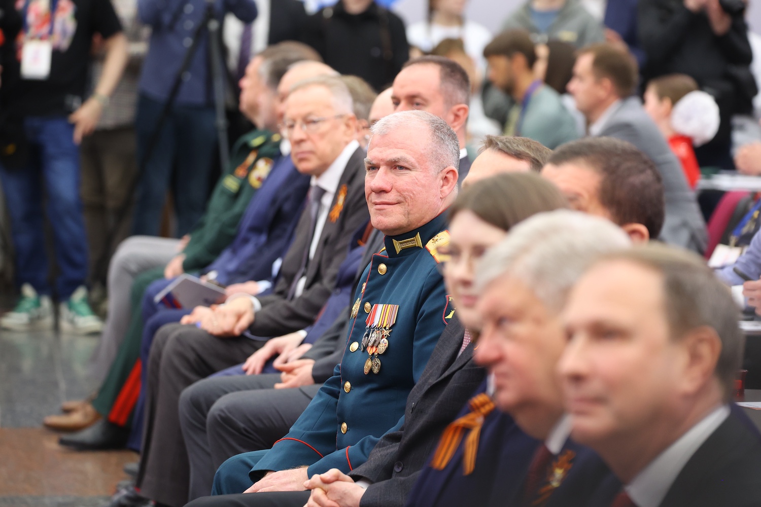 Ветераны боевых действий приняли участие в акции &laquo;Диктант Победы&raquo; на Поклонной горе  фото