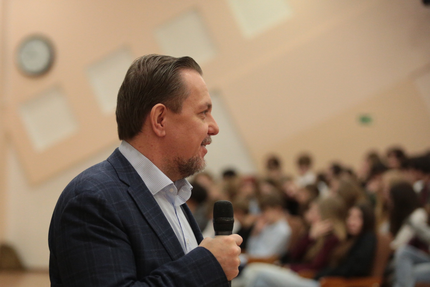 Член Общественной палаты РФ Александр Асафов провел для школьников Куркино встречу из цикла &laquo;Разговоры о важном&raquo;  фото