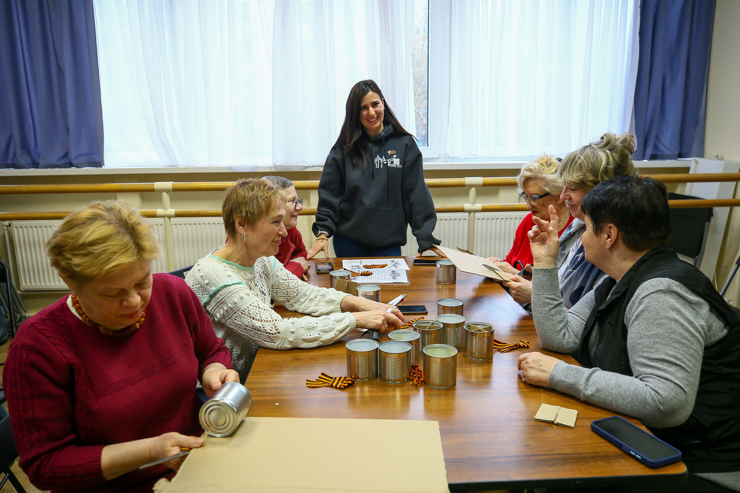 Жители Зюзино изготовили предметы первой необходимости для бойцов  фото