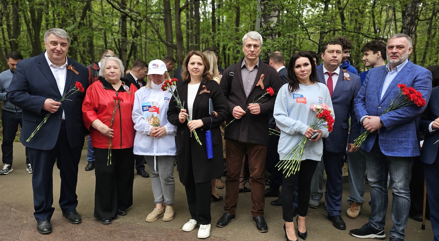 Памятная акция у мемориала работникам завода Хруничева, павшим на фронтах Великой Отечественной, прошла в районе Филевский Парк  фото