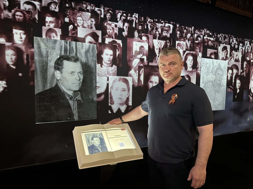Евгений Андриенко внес в цифровой архив Музея Победы фотографии и рассказы о боевом пути своих дедов и прадеда  фото